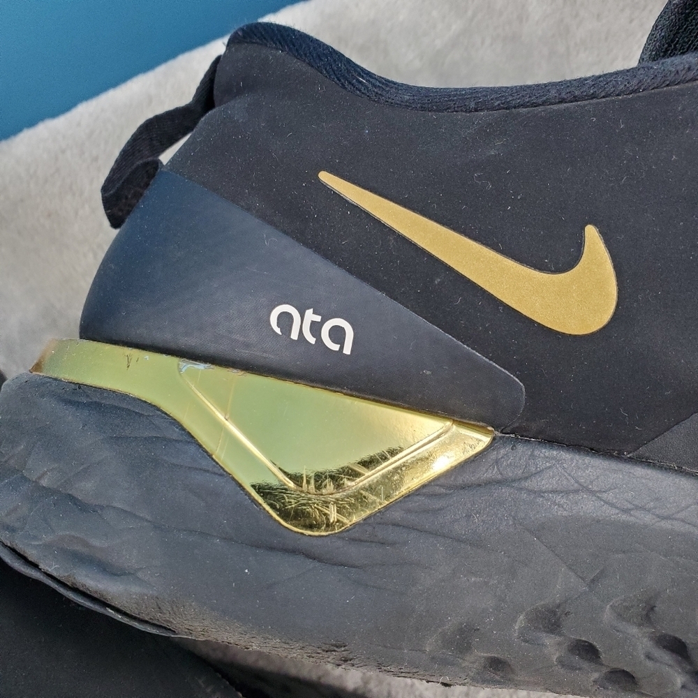Nike black and gold Odyssey 11 flawed - Picture 3 of 16